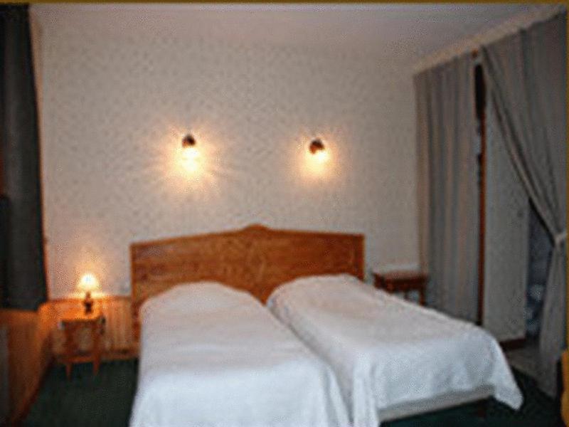 Logis - Auberge Du Colombier Guines Exterior photo